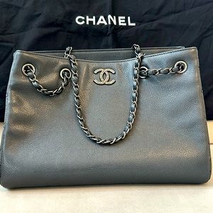 CHANEL Dark Gray Quilted Caviar Leather Chain Shoulder Bag